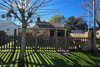 En venta. Chalet de cuatro ambientes sobre lote propio - Santa Clara del Mar
